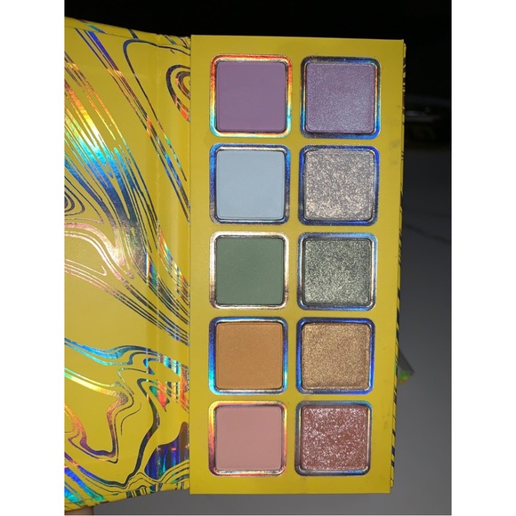 Kylie Cosmetics x Weather Collection LE Eyeshadow Palette - Picture 5 of 10